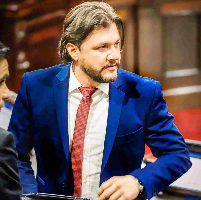 diputado Douglas Rivero